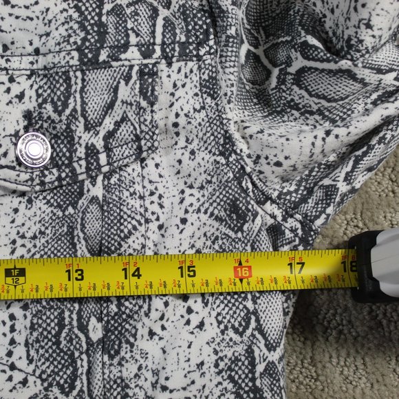 Sofia's Jeans Size M Grey and White Snakeskin Print Denim Jacket - LIKE NEW - Picture 3 of 5